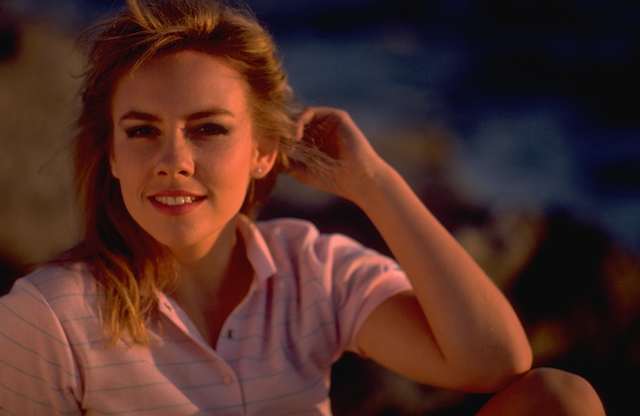 Mujer acarici�ndose el pelo